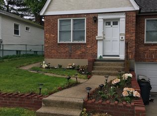 8 Linwood Rd N, Port Washington, NY 11050