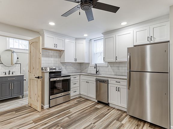 4th image of 2416 Quatman Ave #5