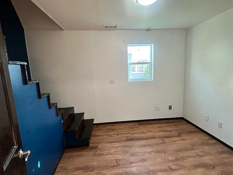 306 W 3rd St — Photo 3