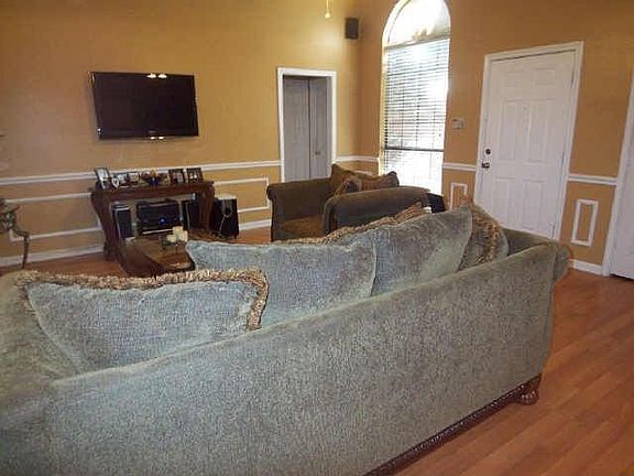 3rd image of 6016 Heatherglen Dr