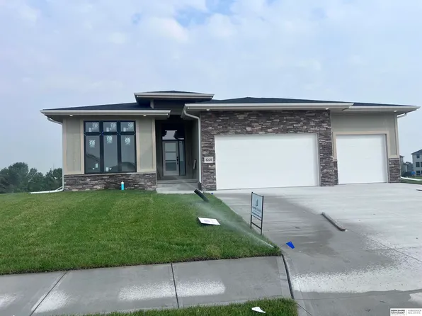 6225 207th St, Elkhorn, NE 68022