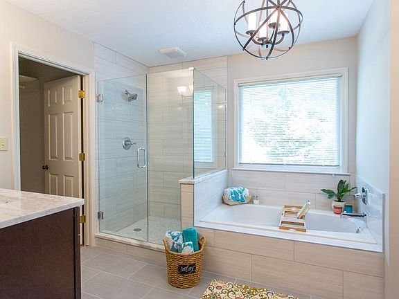 2nd image of 4049 Norton Pl SE