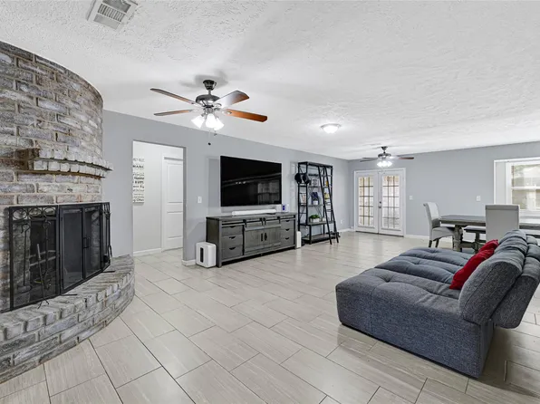 5343 Royal Pkwy, Friendswood, TX 77546