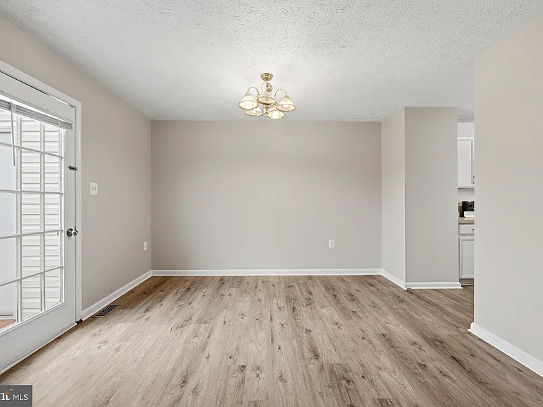 219 Surrey Club Ln — Photo 12