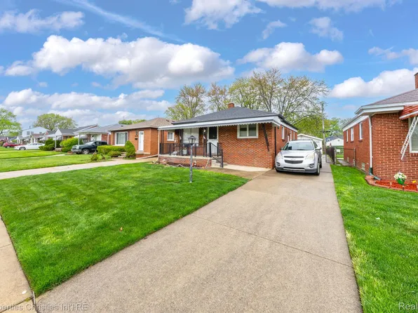 23022 Lexington Ave, Eastpointe, MI 48021