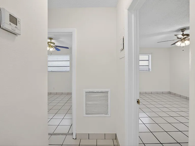 2500 SW 18th Ter #3 — Photo 11