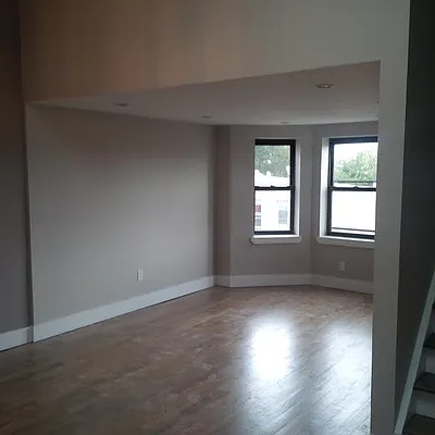 Rented by Space Link Realty | media 62