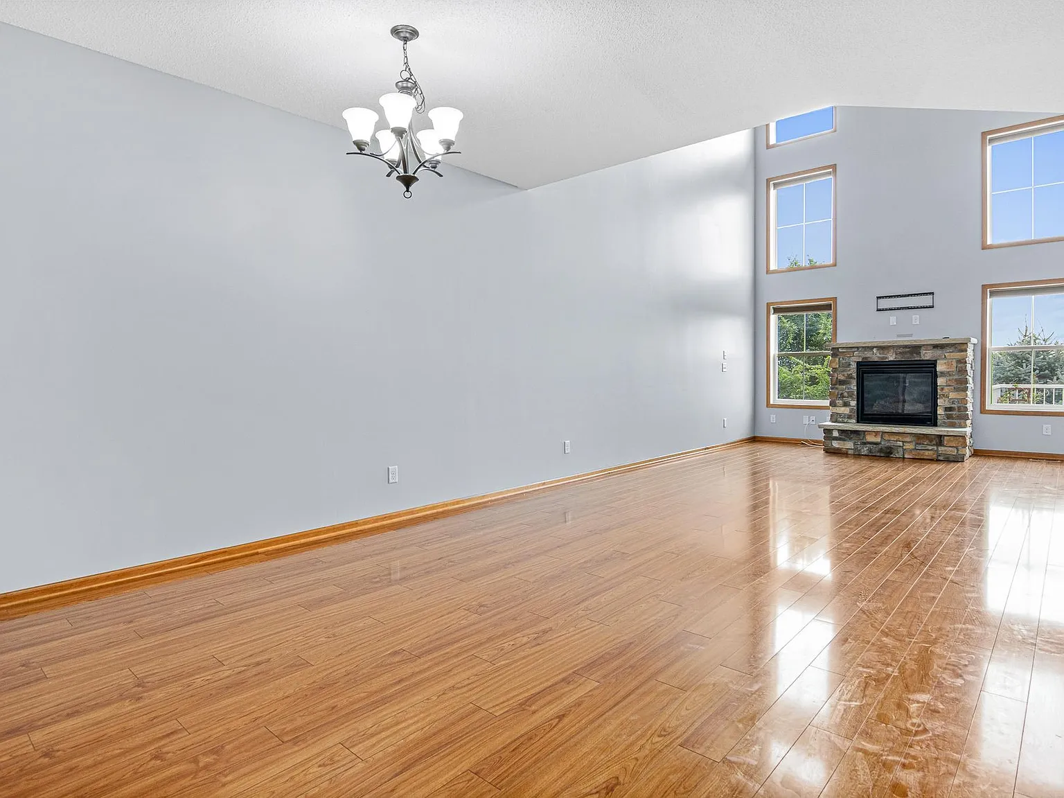 4 bed, 2775 sqft, $2,995 — Photo 3