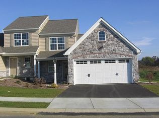 136 Goldenfield Dr, Lancaster, PA 17603