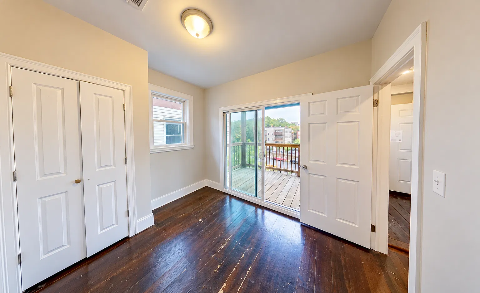 5 bed, 1014 sqft, $8,195 — Photo 3