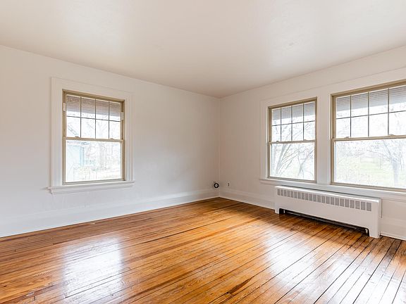 4th image of 4412 Erie Ave #4