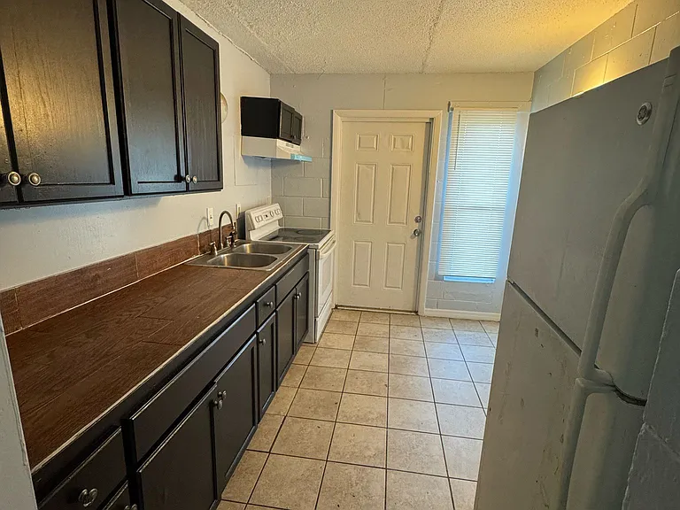 310 Beech Ave #B — Photo 4