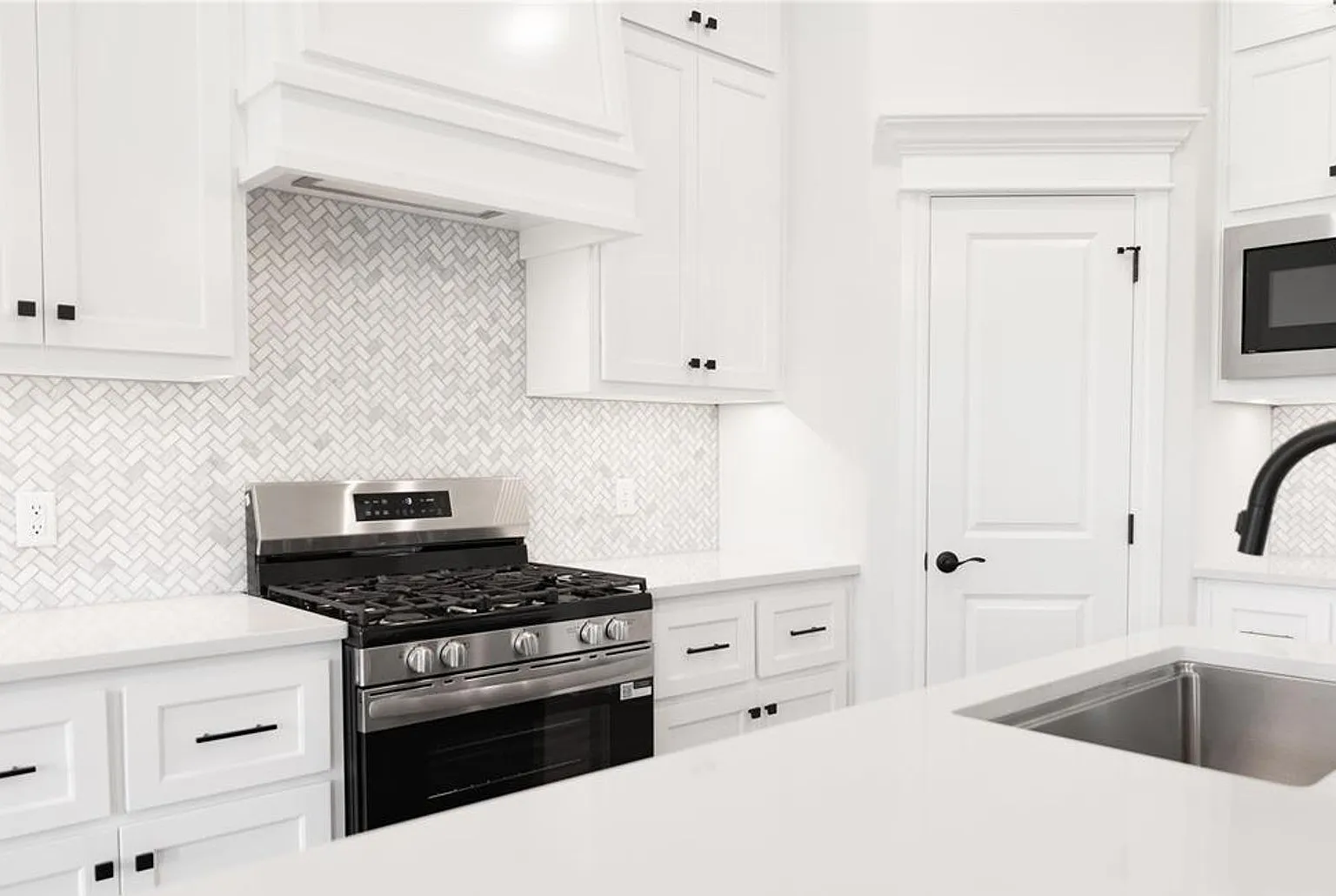Very nice brand new 3 bedroom 2 bath home in Choctaw schools — Photo 4