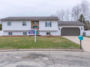 826 Butts Ct, Belleville, WI 53508