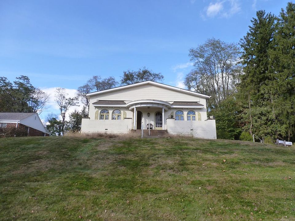 Front of duplex - unit of left available
