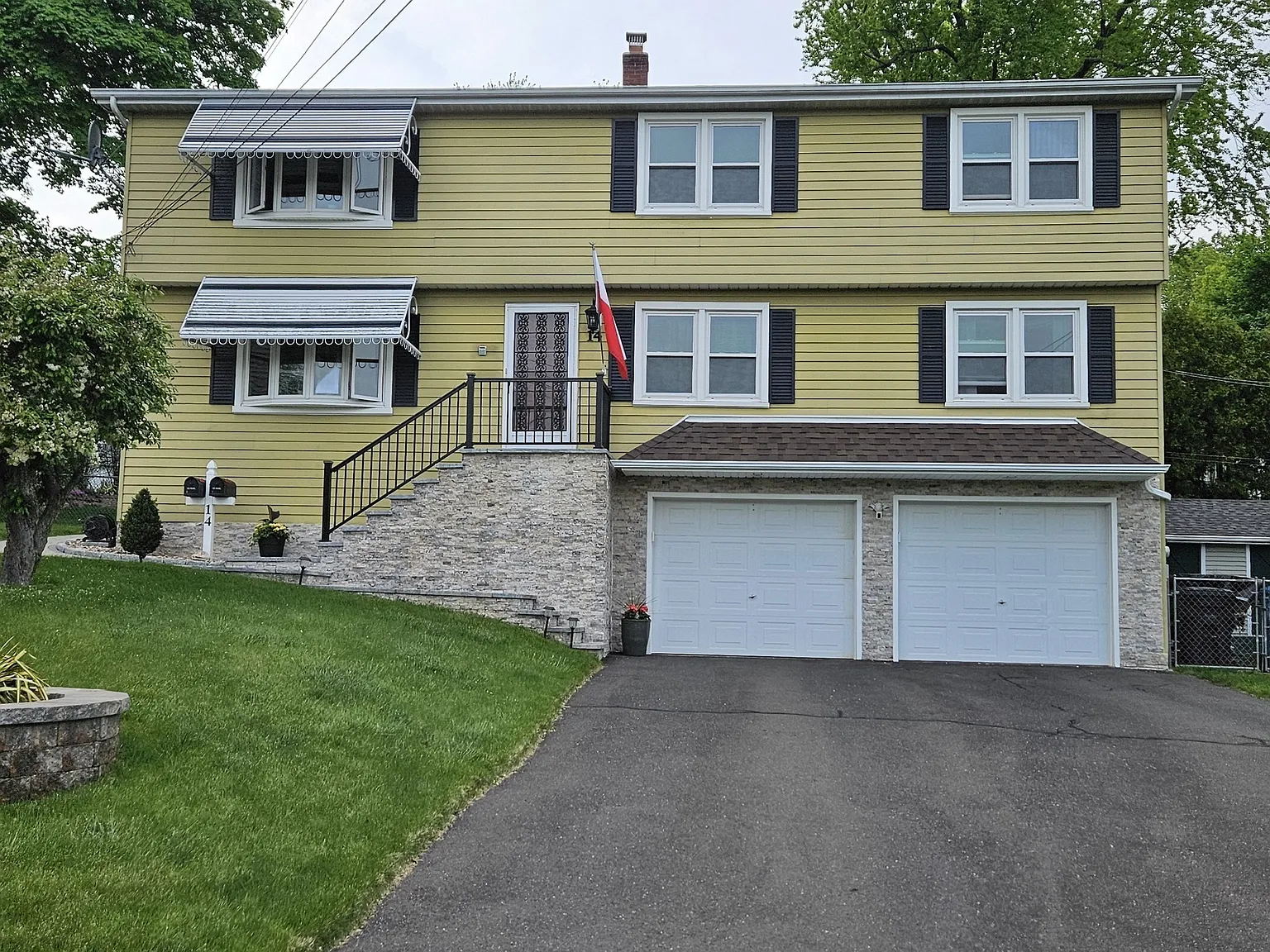 3 bed, 1.0 bath, 2438 sqft, $1,700 — Photo 1