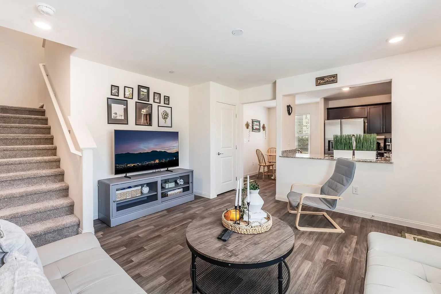 Cute Townhome with Modern Finishes! — Photo 2