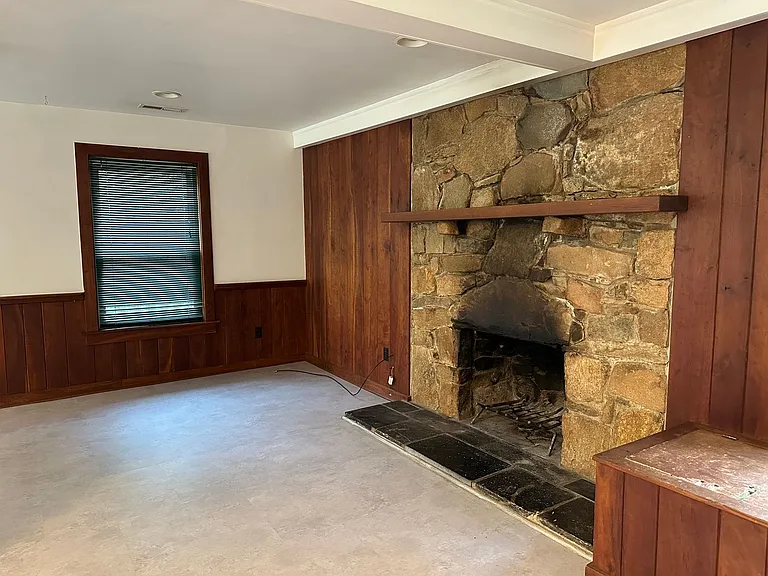 1127 Round Hill Dr — Photo 8
