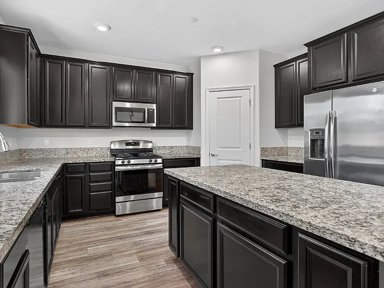 532 E Isidoro Ave — Photo 2
