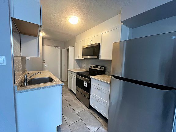 2nd image of 230 Gloucester St #1479248