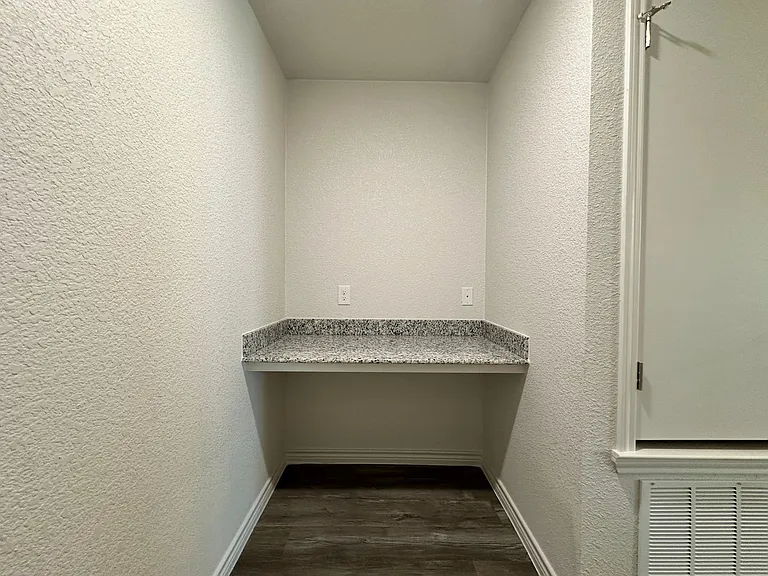 218 B Dolphin — Photo 13