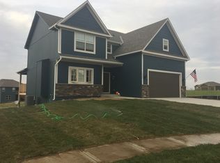 18304 Rock Creek Dr, Smithville, MO 64089