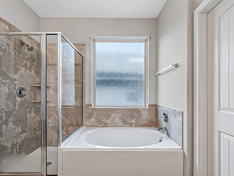 1326 Seagler Pond Ln — Photo 31