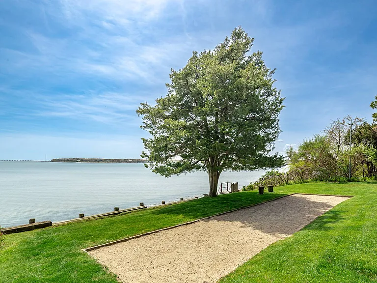 6 Peconic Rd — Photo 5