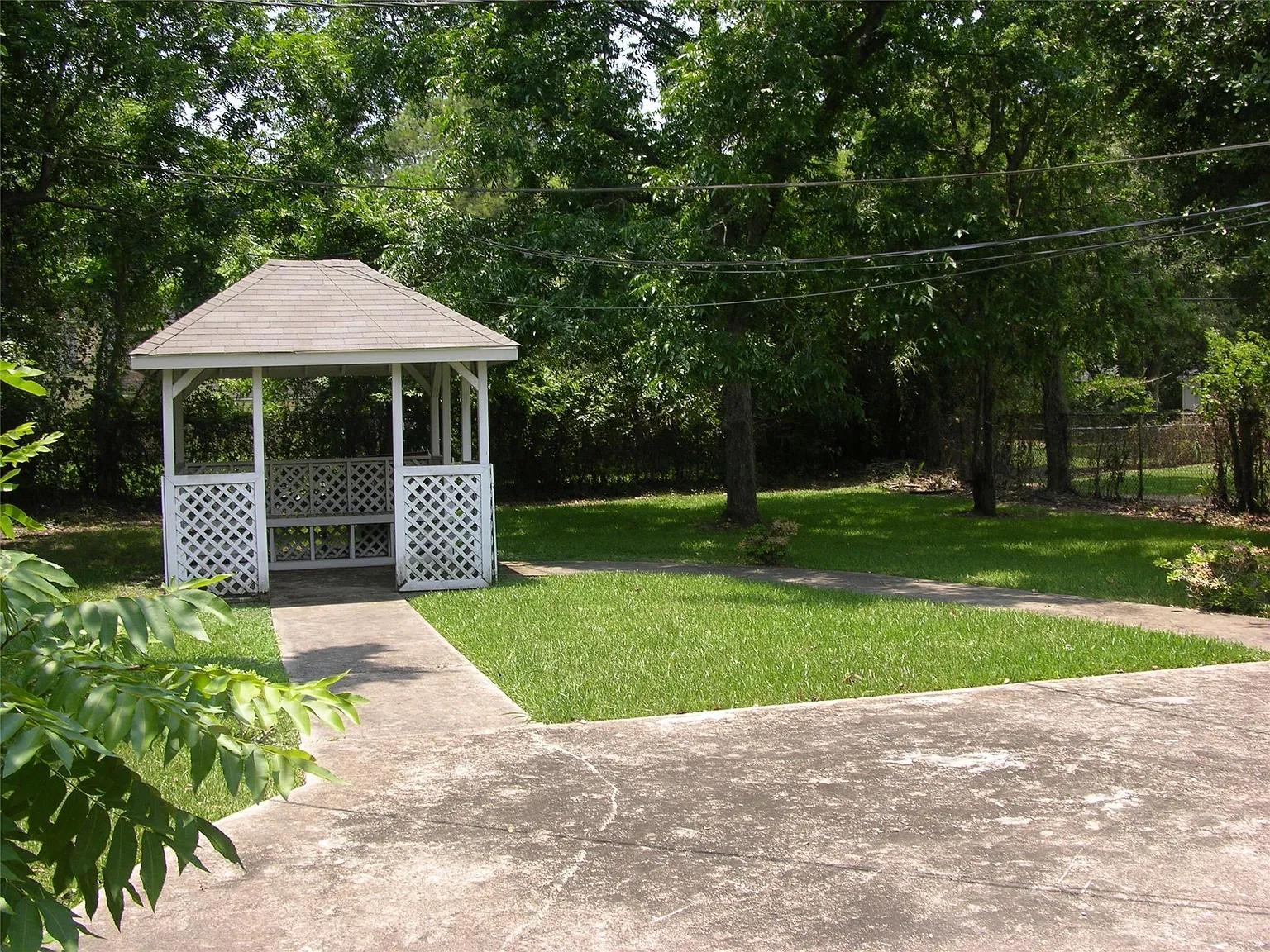 3 bed, 2.0 bath, 1604 sqft, $1,375 — Photo 1