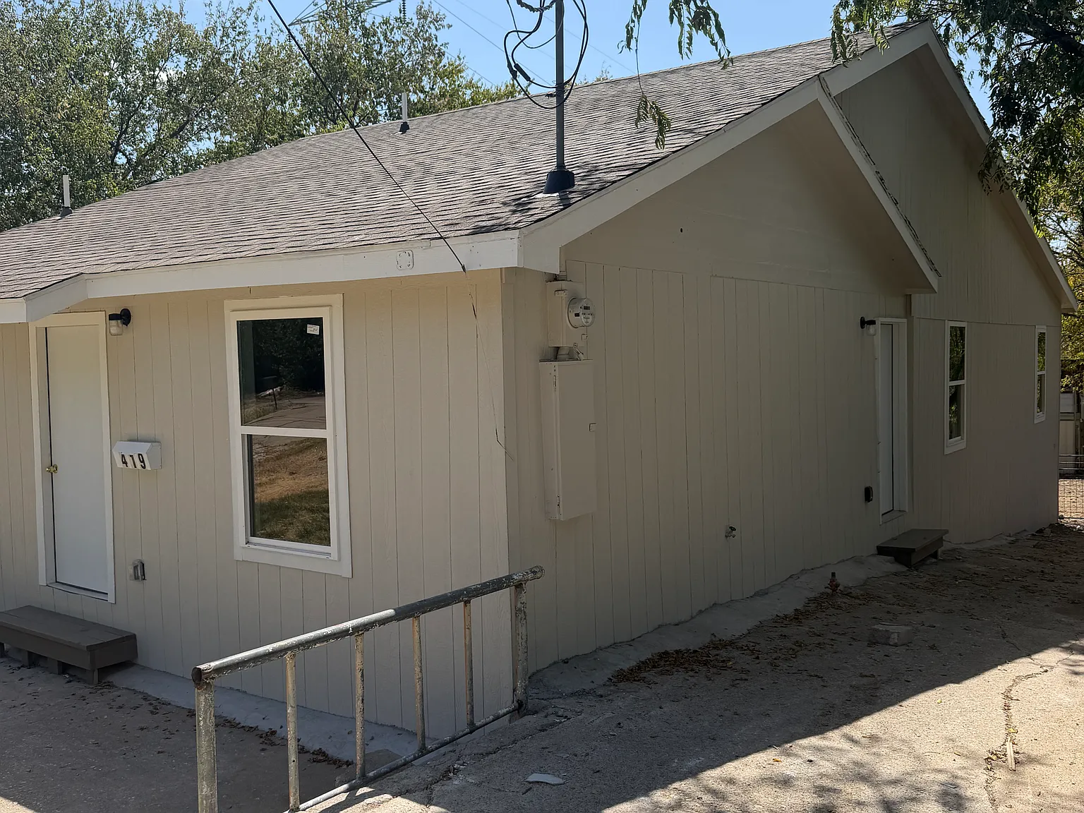 4 bed, 2100 sqft, $2,200 — Photo 2