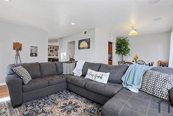 1st image of 2095 Manzana Way