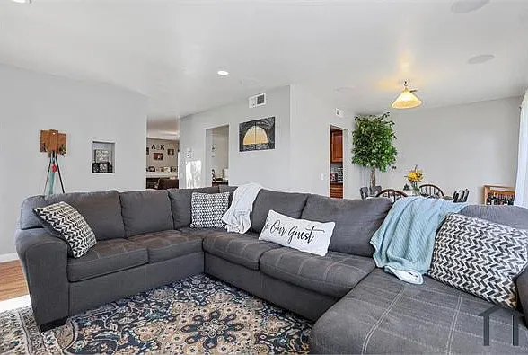 2095 Manzana Way