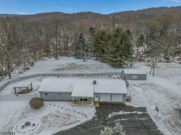 903 Mountain View Rd, Bethlehem Twp., NJ 08802