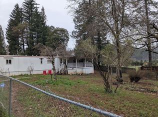 63721 Applegate Dr, Happy Camp, CA 96039