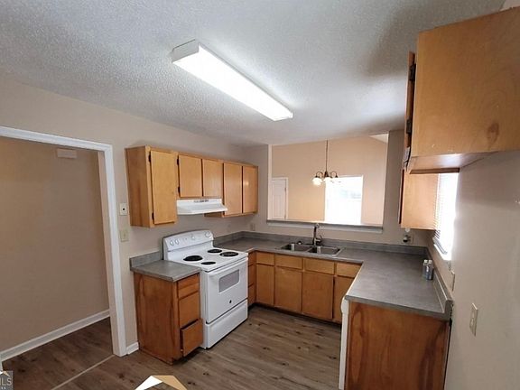 3rd image of 1323 Crawford St