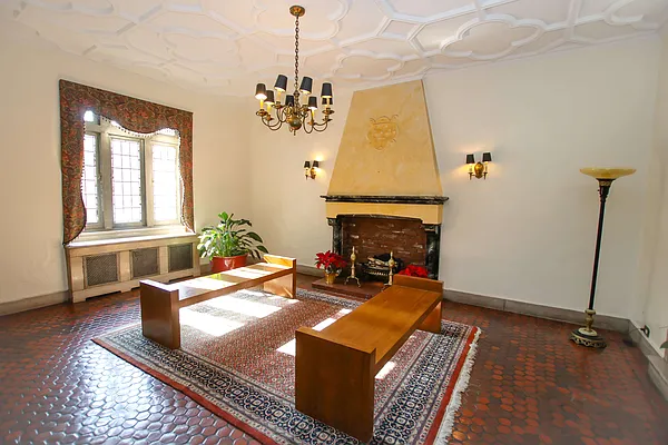 Sold by Remax City Square | media 35