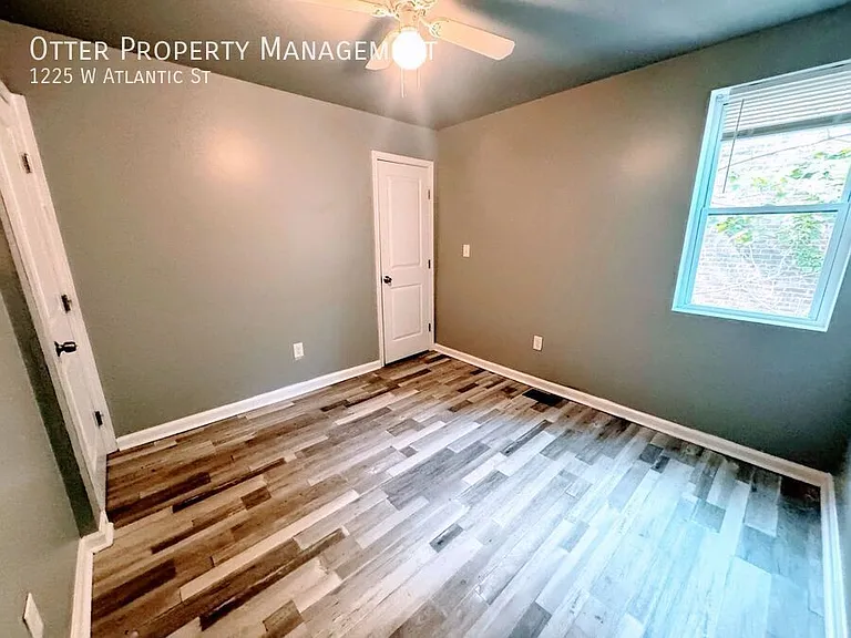 1225 W Atlantic St — Photo 17