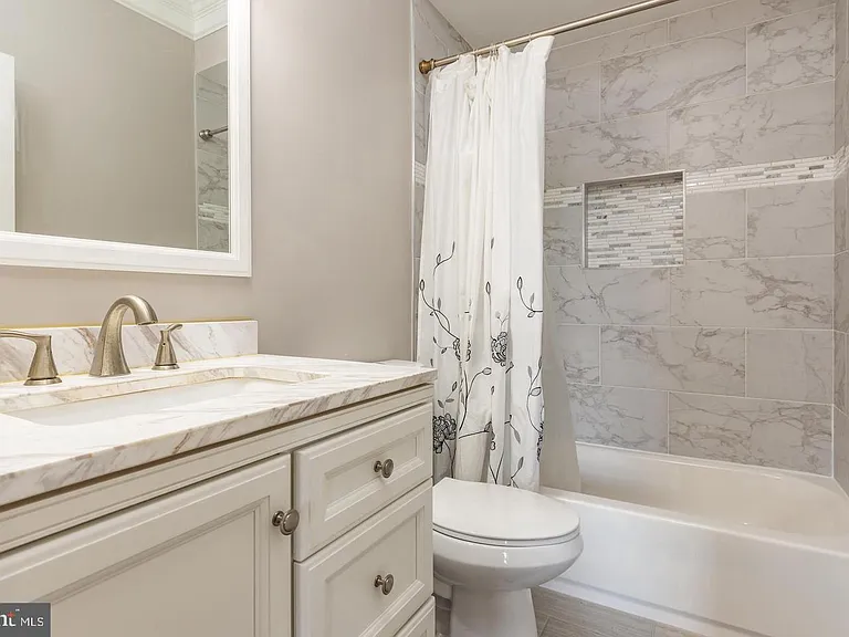 59 R St NE #2 — Photo 16