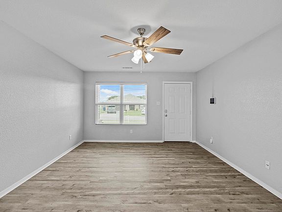 3rd image of 1417 Juniper Dr