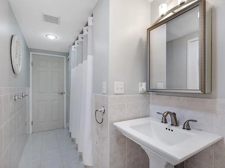 180 Green St #204 — Photo 12