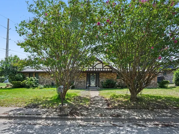 1215 Thunderbrook Dr, Desoto, TX 75115