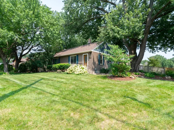 1663 Long Lake Rd, New Brighton, MN 55112