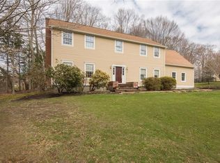 121 Carriage Dr, Portsmouth, RI 02871