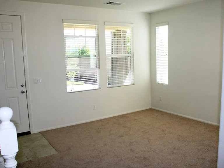 31842 Domenoe Way — Photo 2
