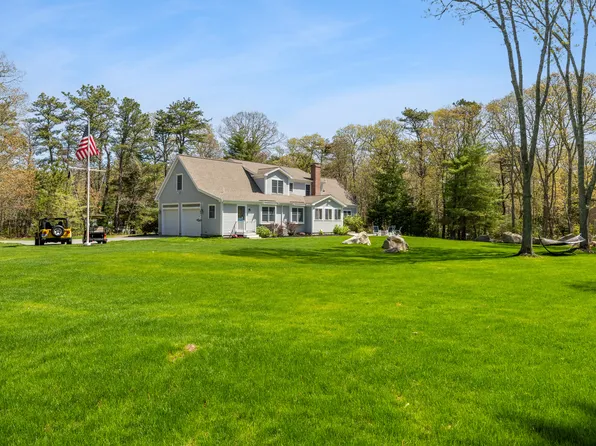2 Boulder Rd, Cataumet, MA 02534