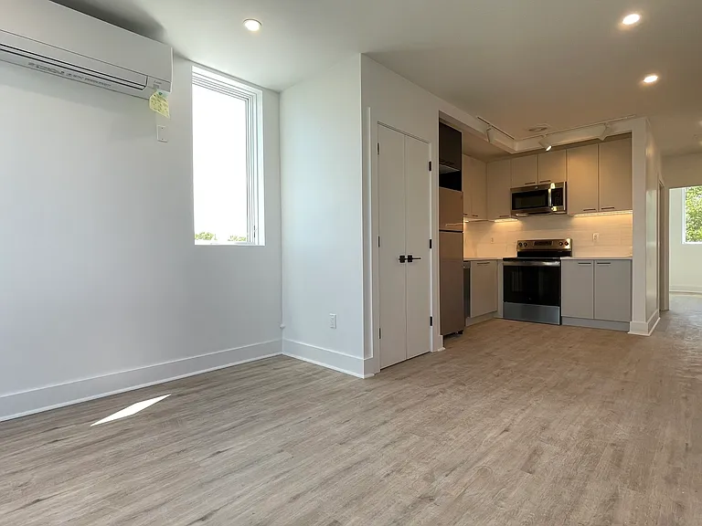 129 McDonald Ave #4A — Photo 2