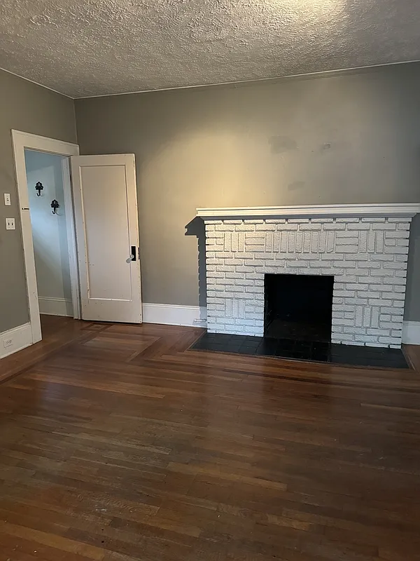 2 bed, 1.0 bath, 1500 sqft, $1,295 — Photo 2