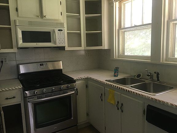 4th image of 2422 Parkway Pl