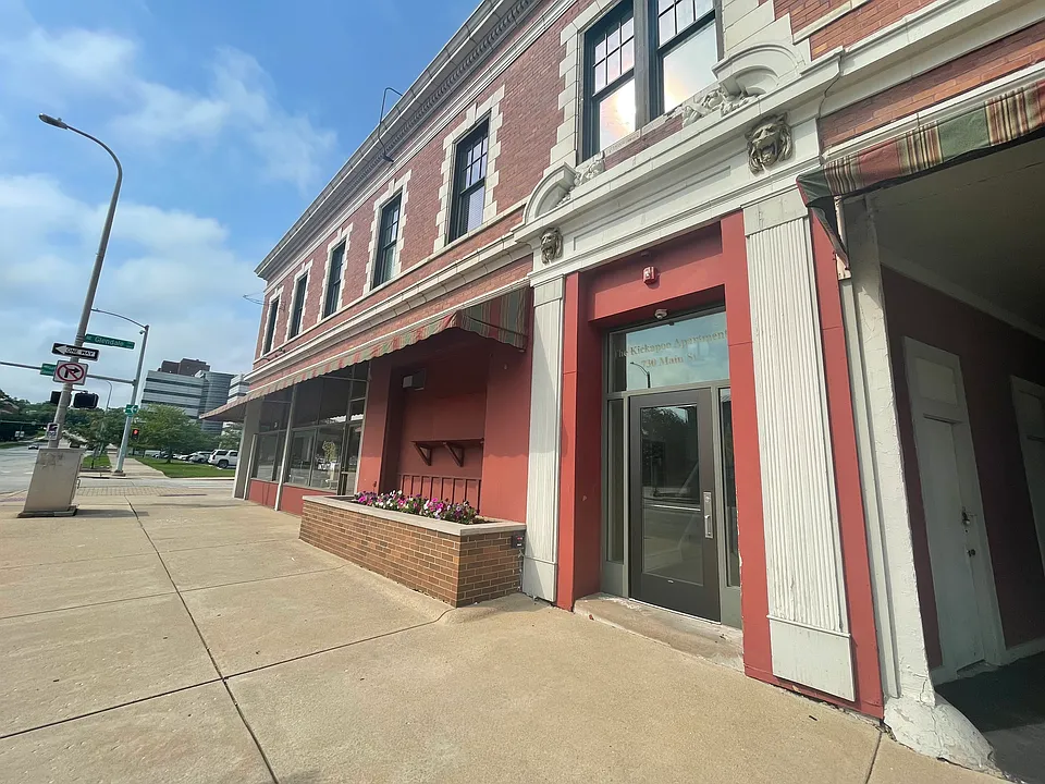 730 N Main St #201