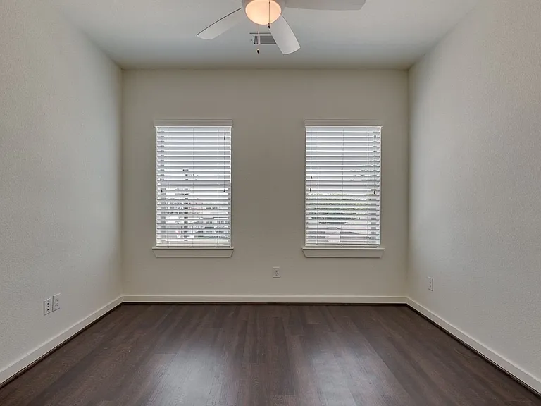 3117 Greene Ave — Photo 25